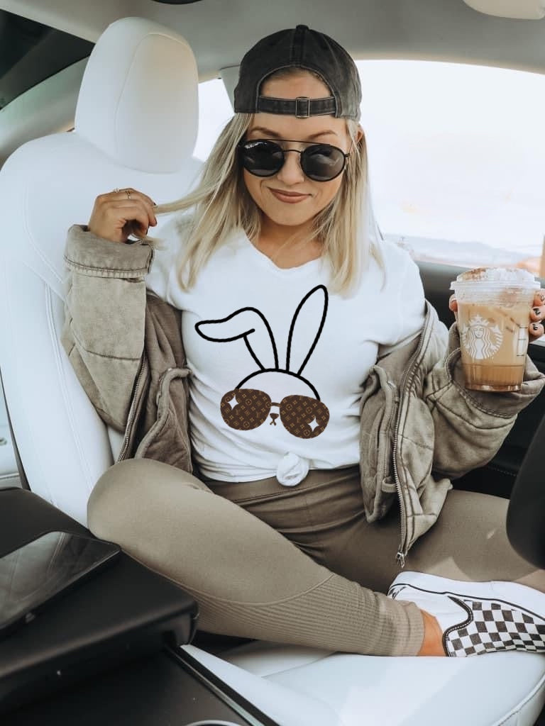 Bougie Bunny w/ Sunglasses